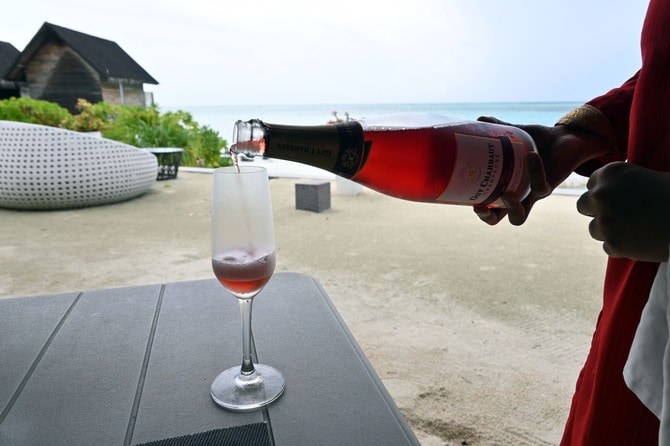 1日中、シャンパン三昧。これがオーゼンの日常。