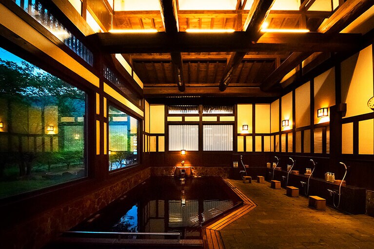 貝掛温泉［新潟／貝掛温泉］内湯。