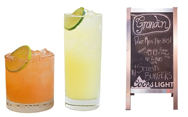 左：オリジナルのカクテルも忘れずオーダー。10ドル。中：12ドル。右：つい長居してしまう人が多いのか、看板には“DON’T MISS THE BUS！”の文字。