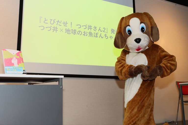 おなじみの着ぐるみ姿でファンの前に登場したつづ井さん。
