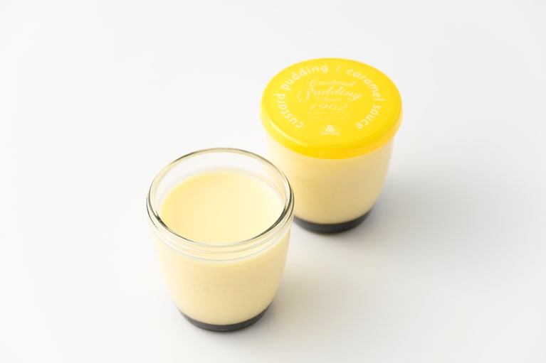 カスタードプリン 各378円。