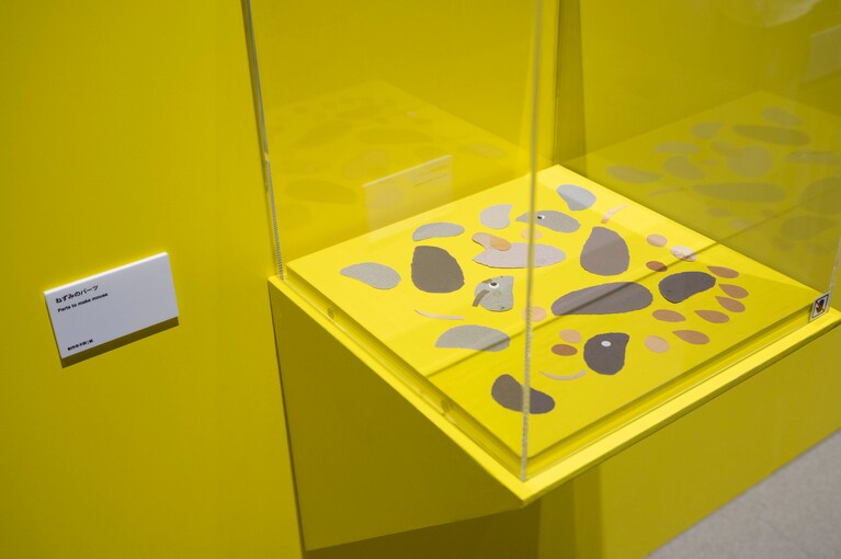 わずかな形の違いが、多様なねずみのフォルムを作り出す。「レオ・レオーニの絵本づくり展」展示風景、ヒカリエホール、2025年
