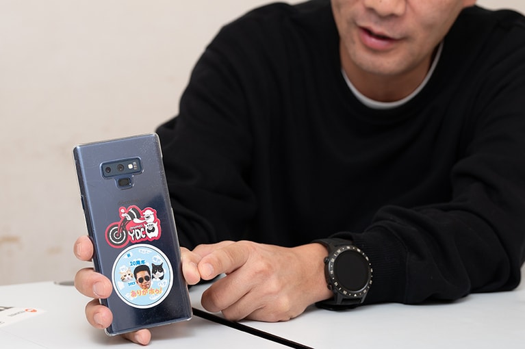 「ステッカーも作ったんですよ」