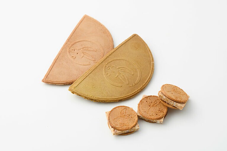 鎌倉半月 きゃらめるサンドだょ詰合せ 1,728円（13袋入り）。