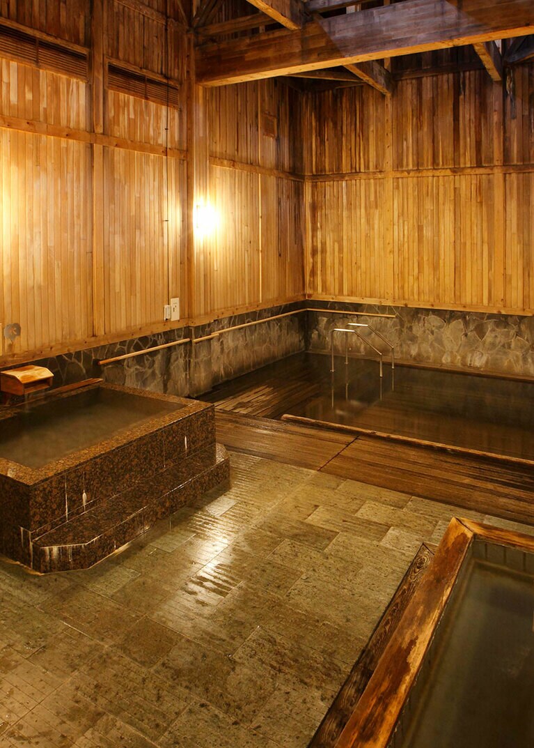 平安時代に湧きだしたという名湯を堪能できる「泉響の湯」