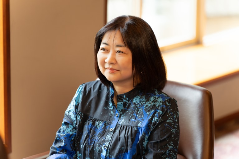 著者の原田ひ香さん。2007年「はじまらないティータイム」ですばる文学賞受賞。著書に『ランチ酒』『三千円の使いかた』『財布は踊る』など。　©三宅史郎