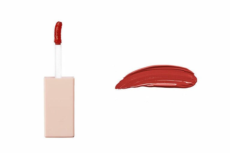 ピュアな雰囲気の唇を作る透明感の高いピンク。ルージュリップティント 05ピンクグレープ。