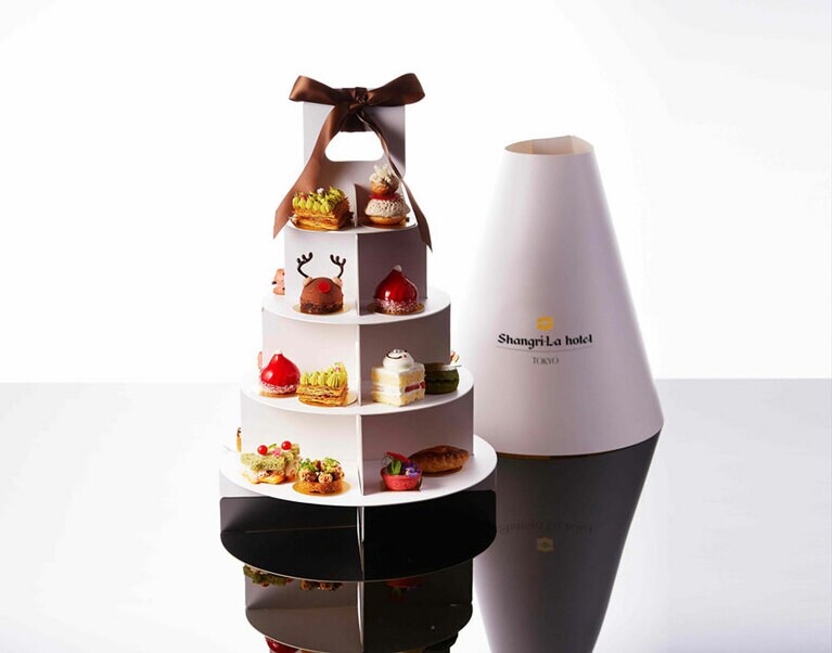 「テイクアウト クリスマス アフタヌーンティー」(2名用)19,440円(税込／要予約)。