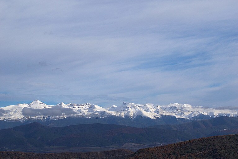 フランス国境でもあるピレネー山脈。この山々が、イスラム教徒のフランス侵攻を防いだともいわれる。イベリア半島の国々からすれば、ピレネーを背にイスラムと闘ったということに。
