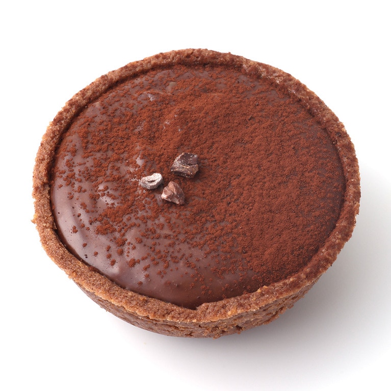 タルト・ショコラ 370円。チョコレート風味の生地にガナッシュを流し込んだ、ビターな味わいのタルト。