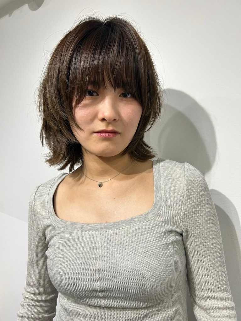 クセ毛が映える技ありウルフボブ。