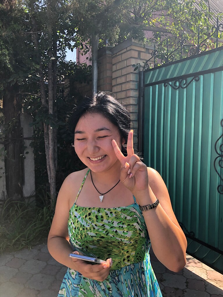 見送ってきれたホストファミリー。彼女がナズカ。