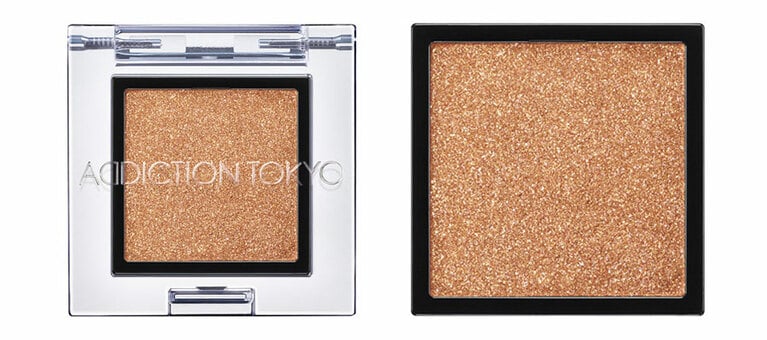 パールの繊細なきらめきとツヤ感がひと塗りで出るアイシャドウ。雨上がりの高揚感を表したイエローゴールド。アディクション ザ アイシャドウ パール 108P Soaking Joy 2,200円(限定発売中)／アディクション ビューティ