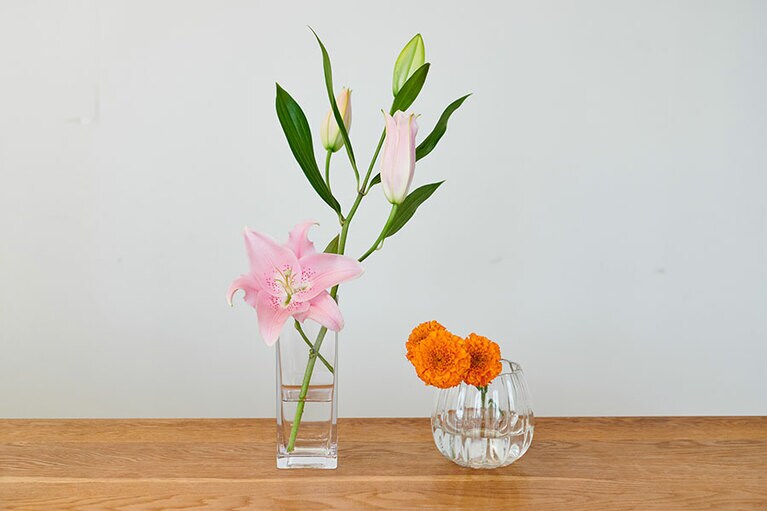 合わせる花器によって花はもっと輝く！
