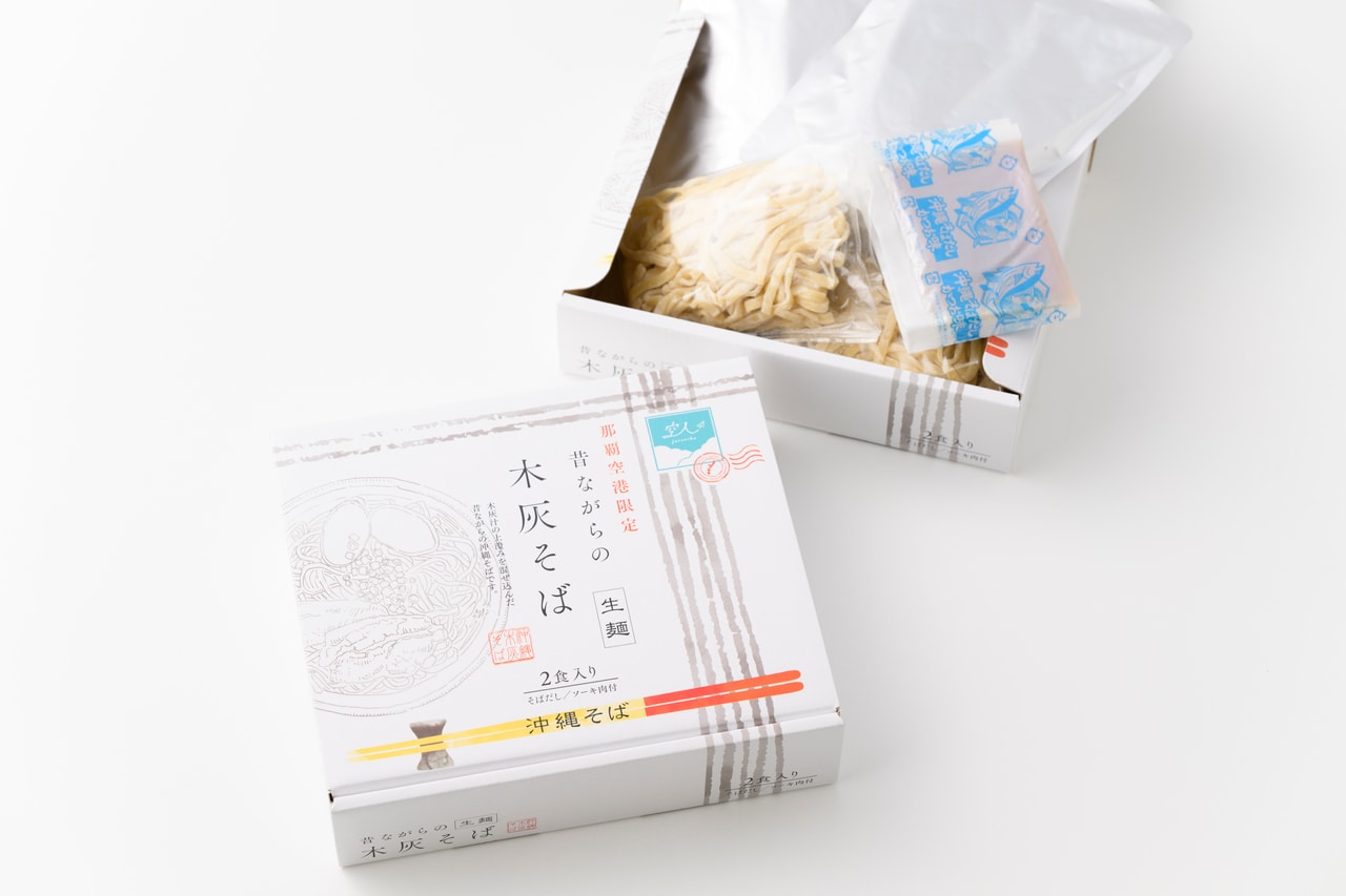 木灰沖縄そば（ソーキ入） 2,138円（2食入）。