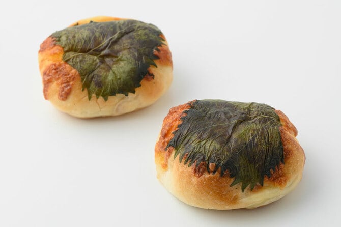 大葉とモッツァレラチーズとロースハムのベーグル 各120g 346円/こはく。