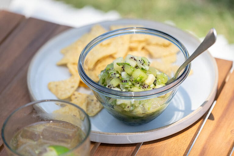 ミントとライムの香りが、異国を思わせるサルサソース。お肉と一緒にバゲッドに挟んでもおいしそう。