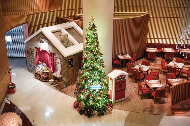 ザ・ペニンシュラ東京のクリスマスツリー。