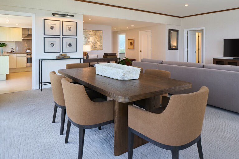 「ペントハウス・スイート」のリビング・ダイニング。写真提供：ロータス・ホノルル・アット・ダイヤモンドヘッド。