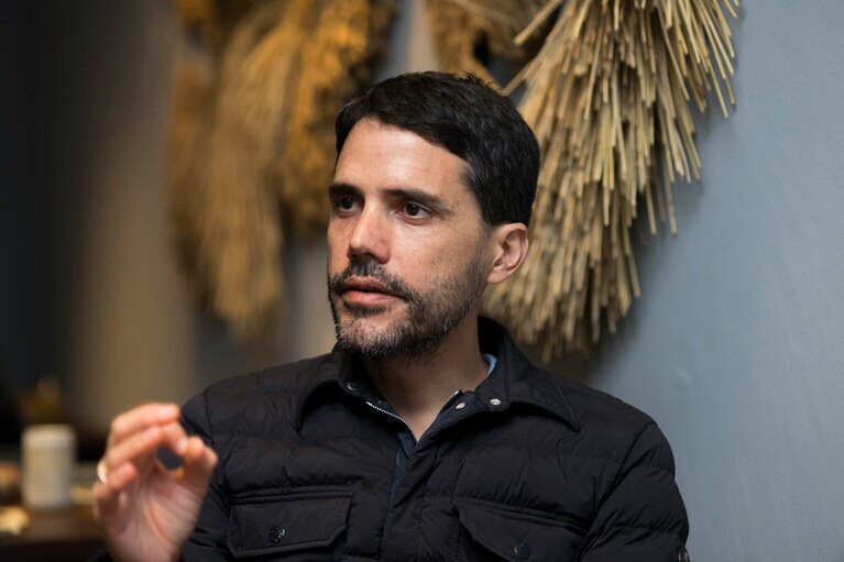 「MAZ」のオープン直前、多忙な合間をぬって取材に応えてくれた。