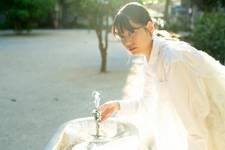 人を笑かすのが好き、と中井友望さん／撮影 文藝春秋