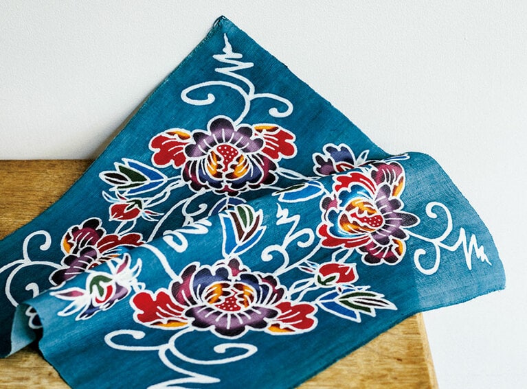 加治工紅型工房の紅型 約W49×H49cm 50,000円。