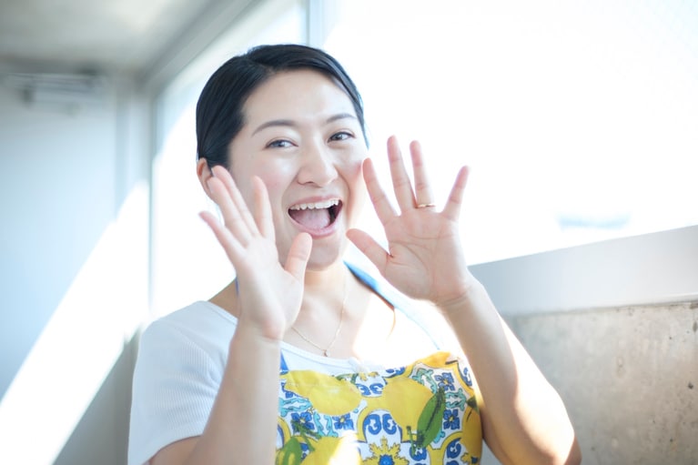 ありのママさん。ライブ配信でおなじみのポーズ！