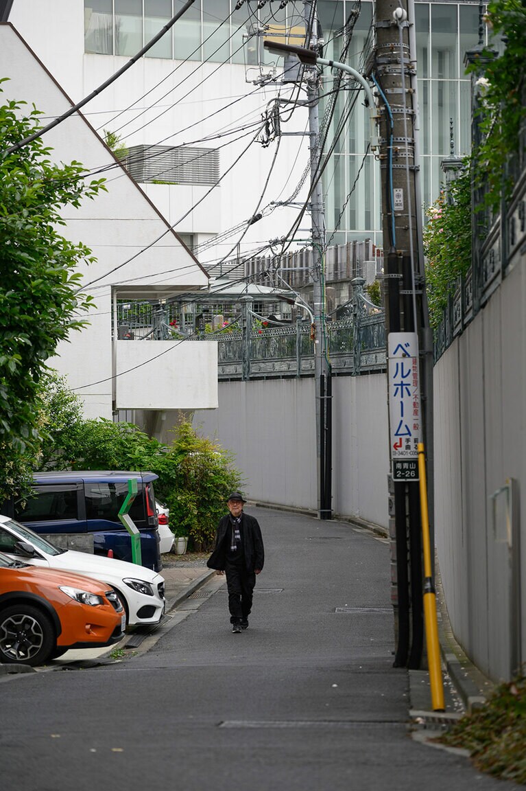 「ぼくの幼少期を証明する手がかりは一切残されていないんだ」