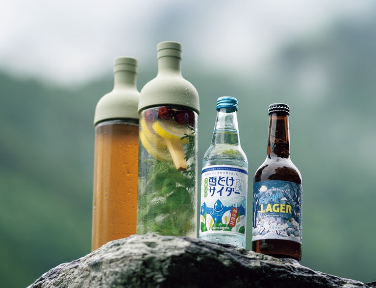 お部屋で楽しめるハーブウォーターやサイダー、地ビールなども豊富なラインナップ。（BYAKU Narai かね上屋　長野）