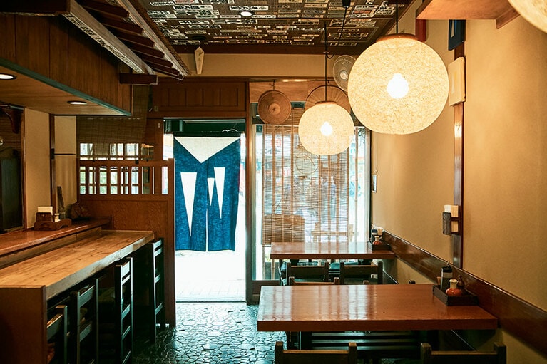 【Teishoku 美松】古民家風の店内。