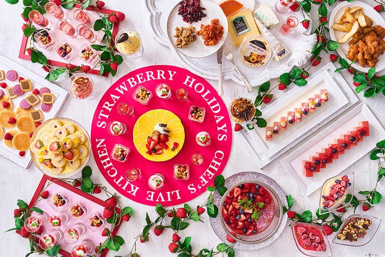 「Chef's GIFT ストロベリークリスマス デザート＆ライトミールブッフェ」のイメージ。［平日］大人3,043円・小人2,200円、［土・日・祝］大人3,913円・小人2,200円(すべて税込・サ別)。※クリスマス期間（12月17日～12月25日）は料金が異なります。