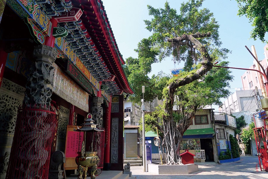 台南は路地裏散策が楽しい町。写真は清水寺近くの風情ある路地。