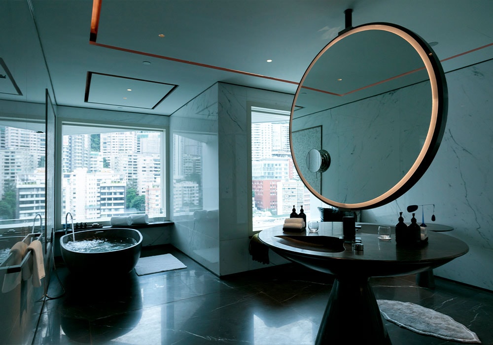 ザ・マレー・スイートのバスルームは香港最大級。
