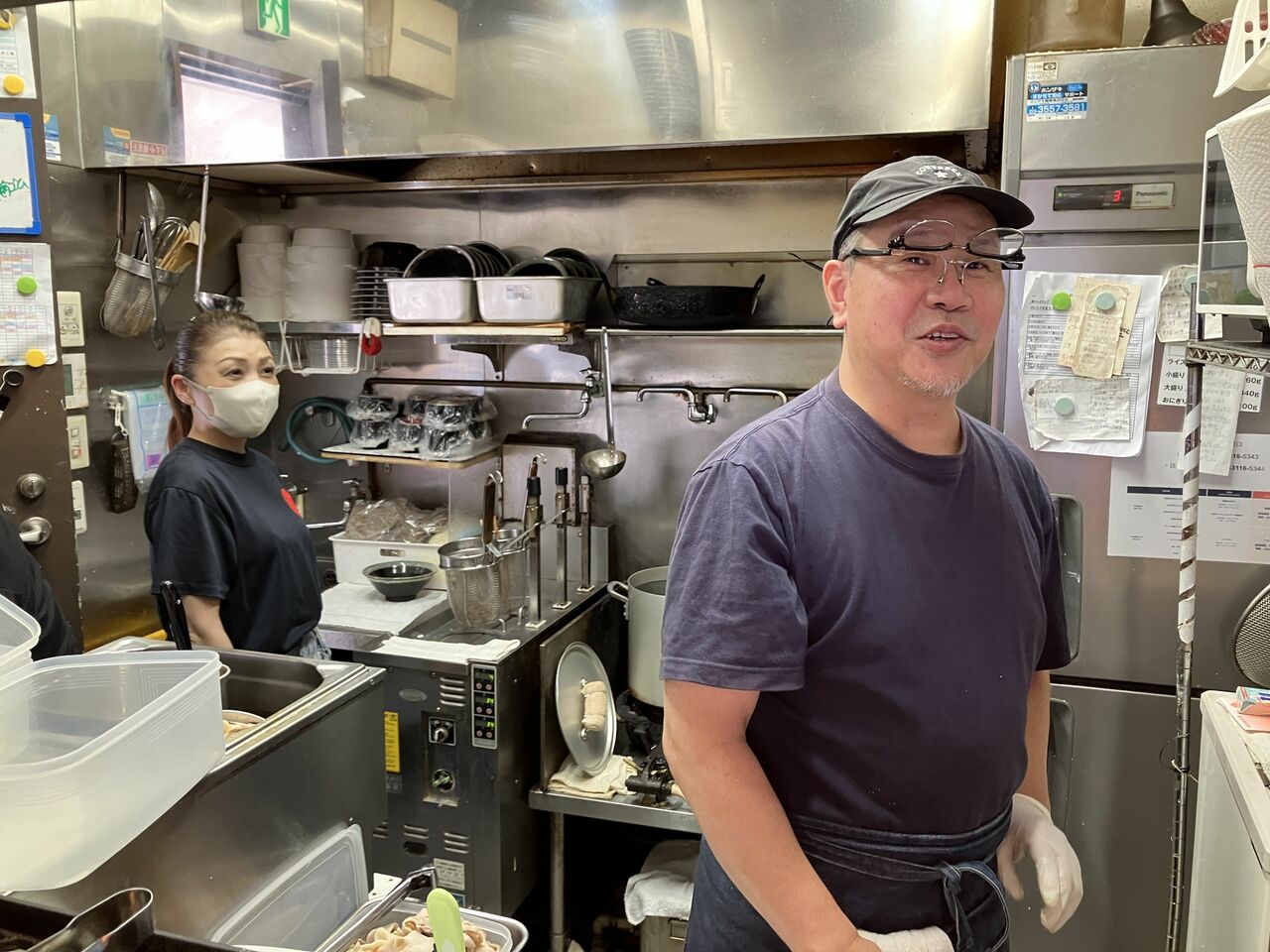 いつも元気三津田店長と人気お姐さん