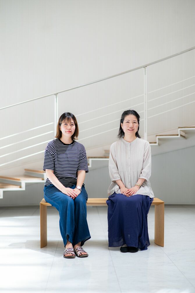 (左から)新川帆立さん、宮島未奈さん