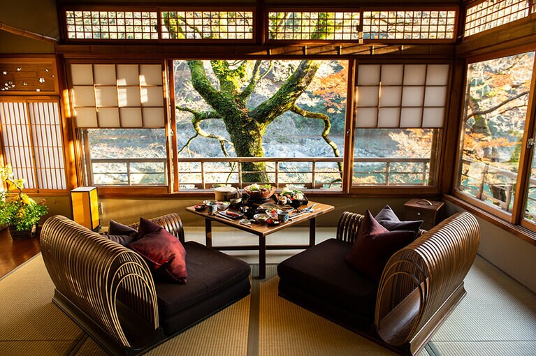 朝食は客室で、爽やかな自然を眺めながら。