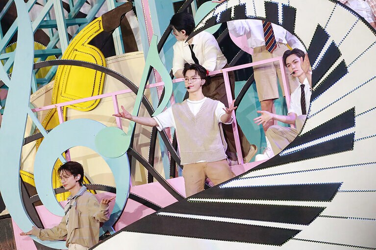 (P)&(C) PLEDIS Entertainment