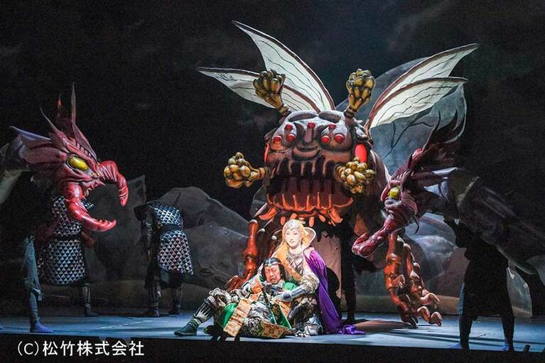 クシャナと彼女に仕える参謀のクロトワ。