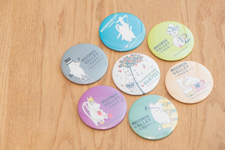 真ん中の絵柄はハーベスト期間限定の絵柄。たくさんの絵柄から自分だけのお気に入りの絵柄を見つけよう。各500円(税込)。