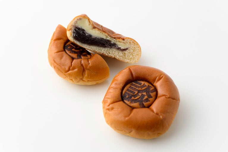 談合坂あんぱん 各380円。