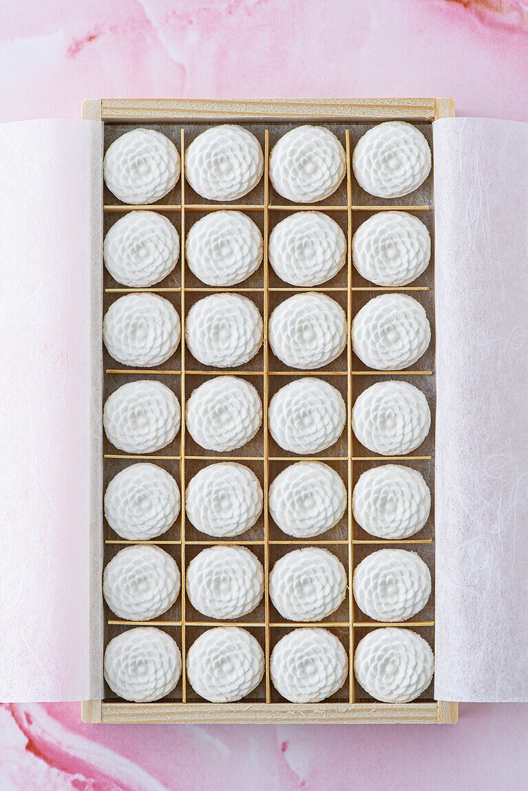菊寿糖 28個入り 2,000円／御菓子司 鍵善良房