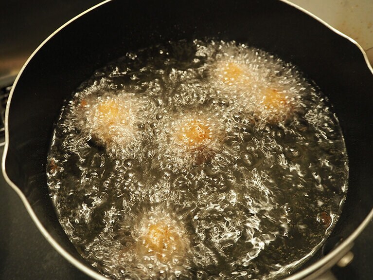 エスカルゴを調理するの、初めて！