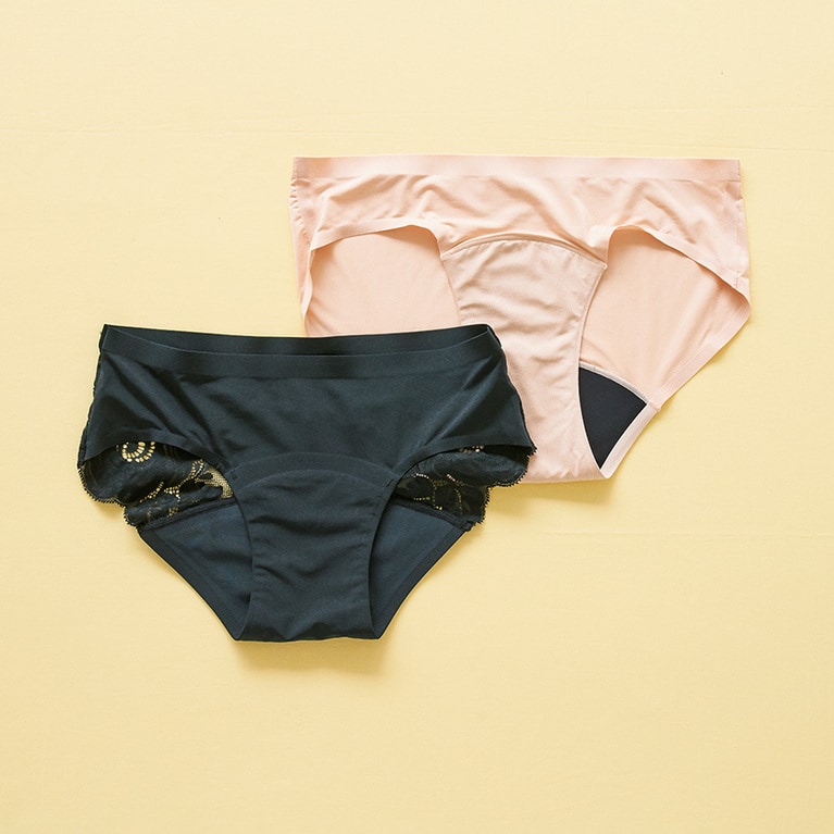 左から：ムーンパンツ デイタイム ブラックレース 4サイズ 各5,280円、同 ヌード 4サイズ 各5,280円、同 ／アジュマ