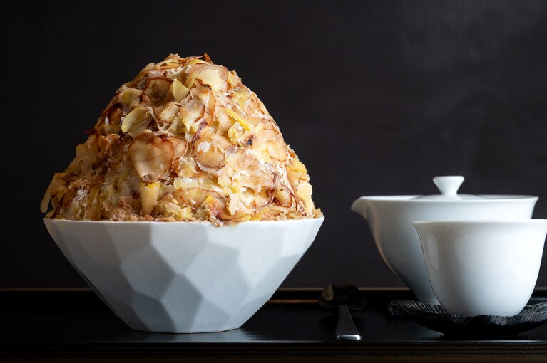 「渋皮栗のかき氷」。2025年9月22日（月）～10月10日（金）、数量限定で提供予定。飲み物付き4,510円。公式HPから要予約。器はイメージです。