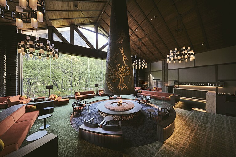 星野リゾート 奥入瀬渓流ホテル［青森／奥入瀬渓流温泉］ロビー 森の神話。