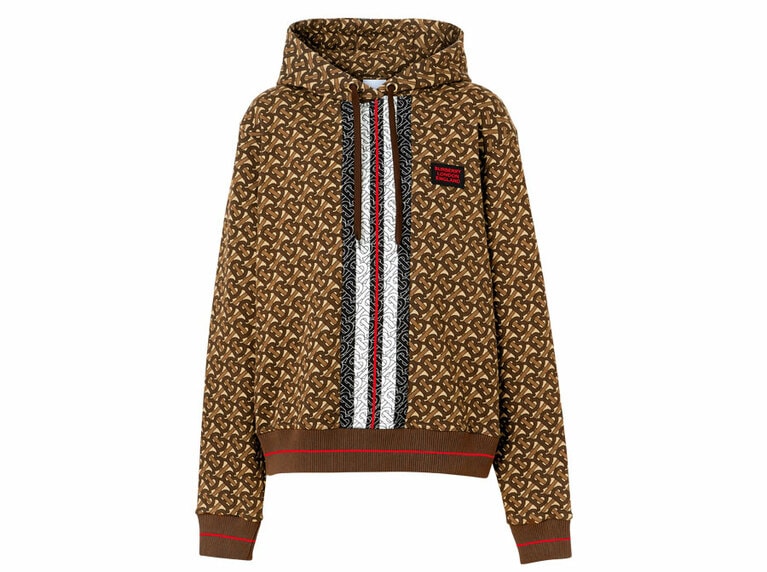 フーディーもラグジュアリーに。HOODIE 110,000円／バーバリー(バーバリー・ジャパン) ©Courtesy of Burberry