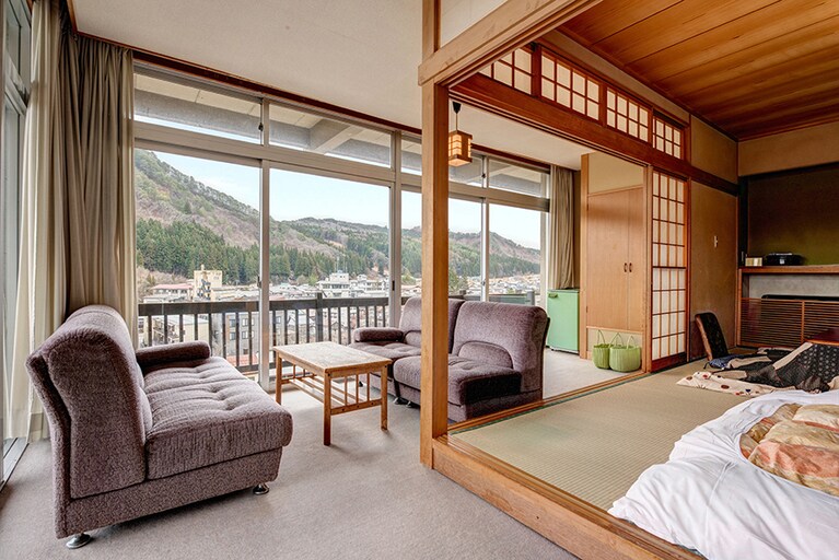 小野川温泉 宝寿の湯［山形／小野川温泉］和室眺望。