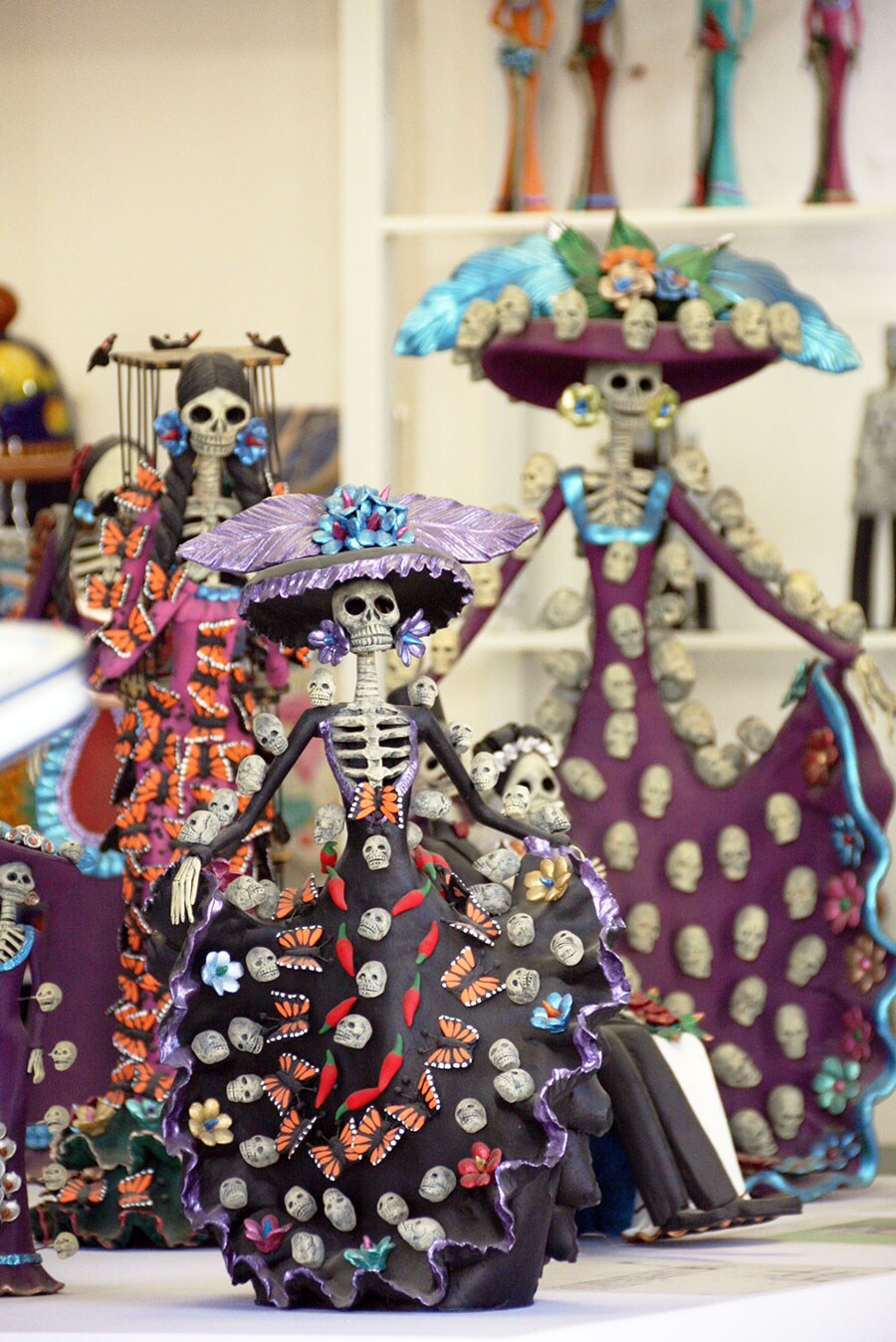 メキシコの祝祭日「死者の日」のガイコツ「カトリーナ」。