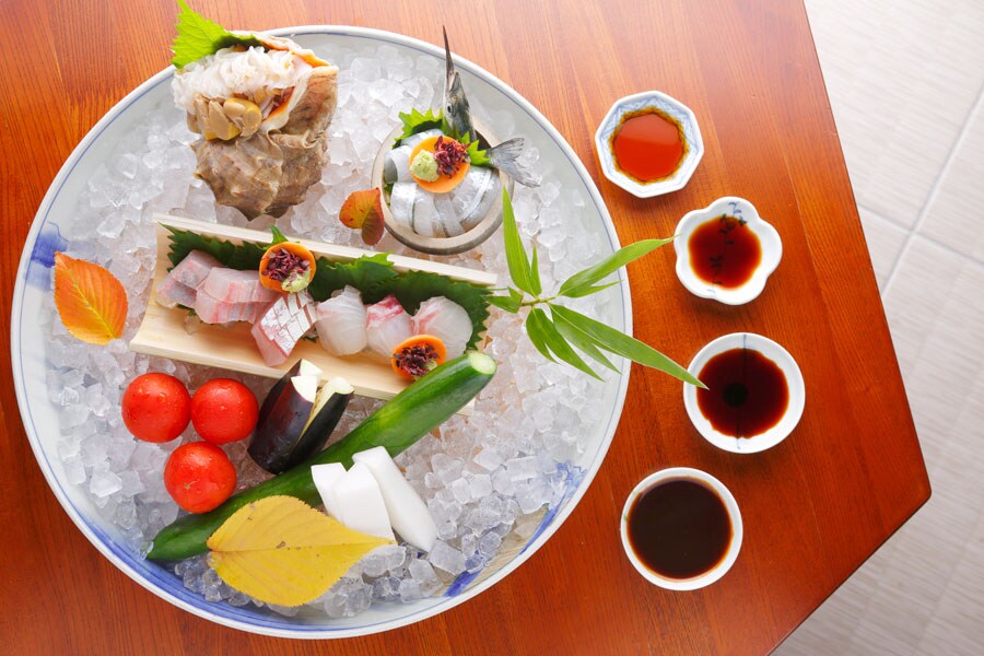 「醤油会席」では4種の島醬油で楽しむ瀬戸内の地魚などを堪能できる。