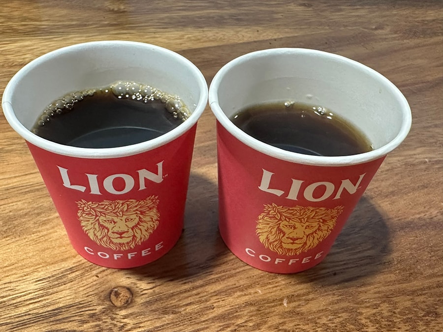 ツアーにはライオンコーヒーの試飲も含まれます。
